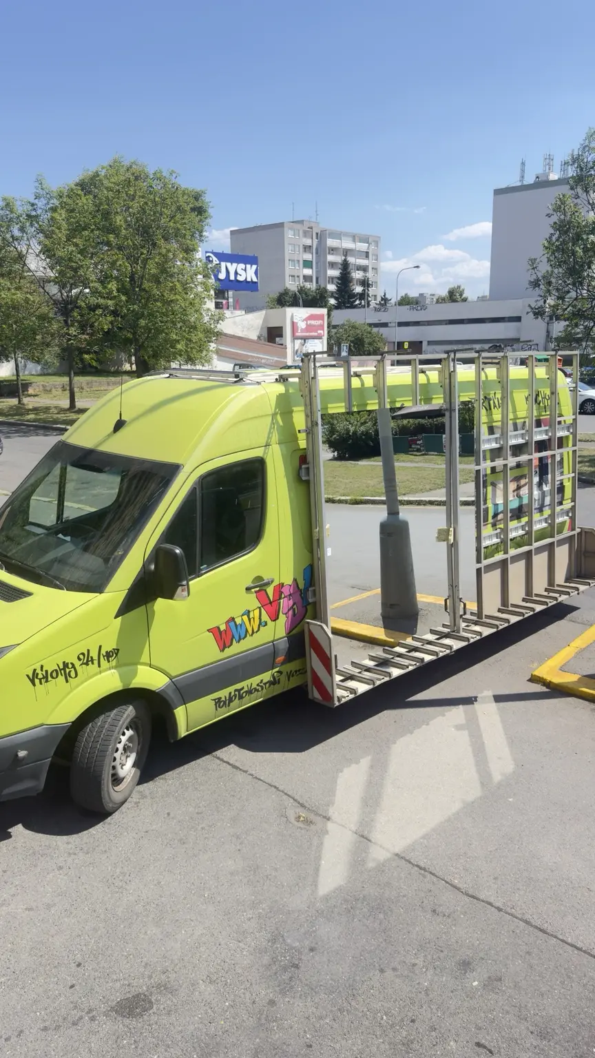 Vlastní vůz Sklenářství LANA pro přepravu skla a zrcadel
